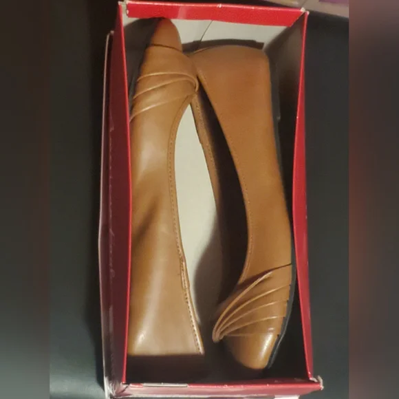 NWOT Cognac Flats by American Eagle - Picture 4 of 5